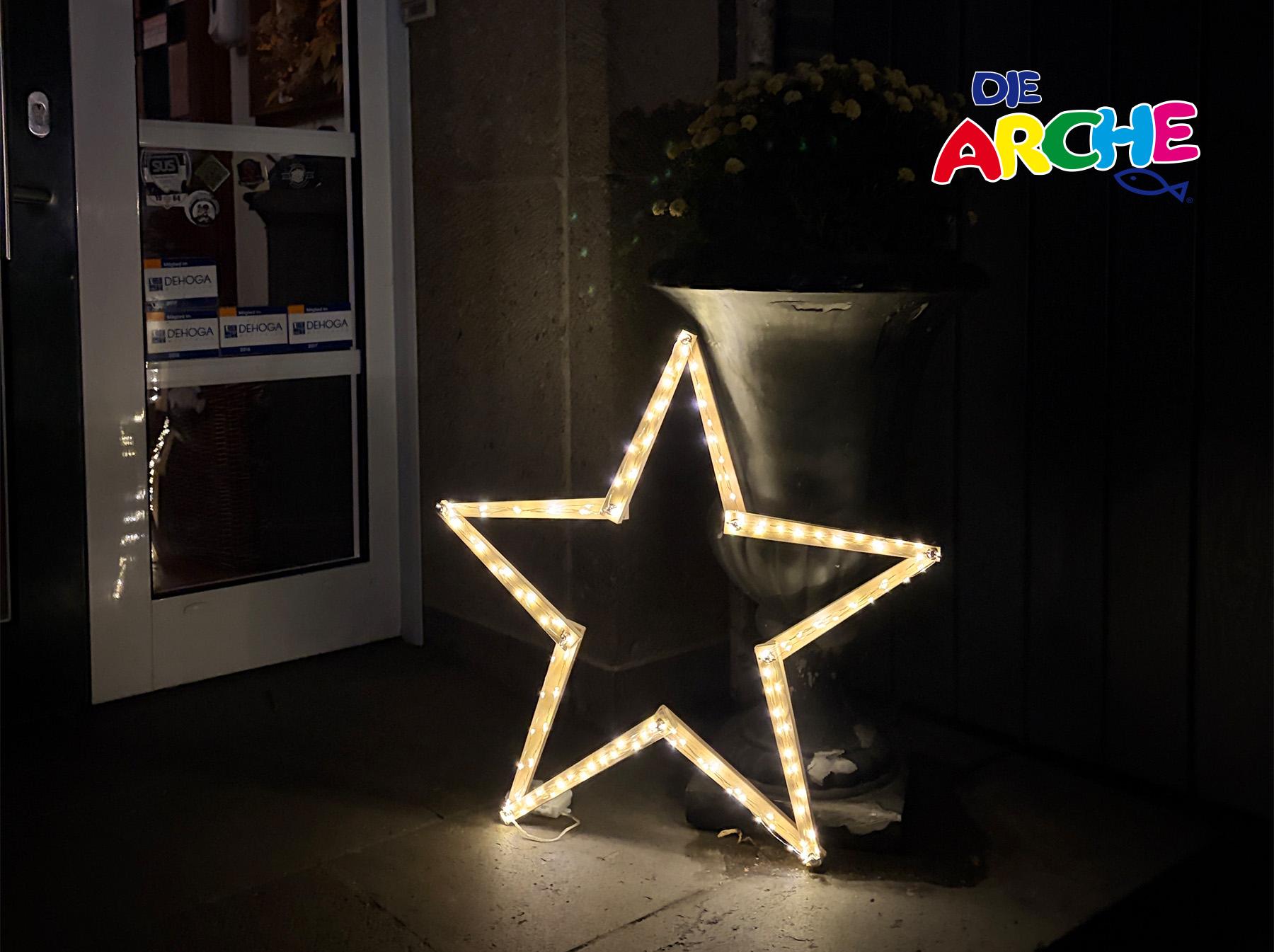 Weihnachtsstern mit Lichterkette