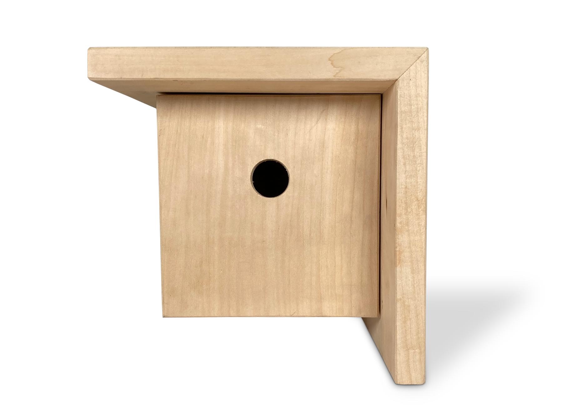 Geradliniges Vogelhaus im quadratischen Stil