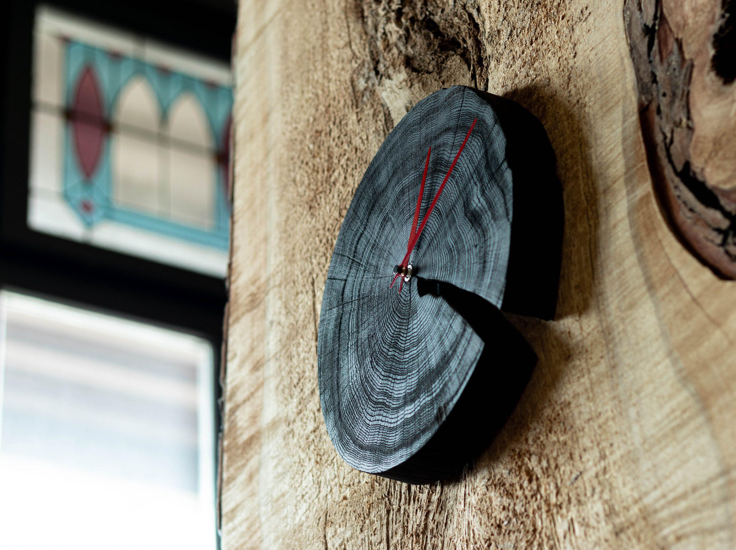 Aus Baumscheibe Wanduhr Bauen Wanduhr Aus Geflämmter Baumscheibe