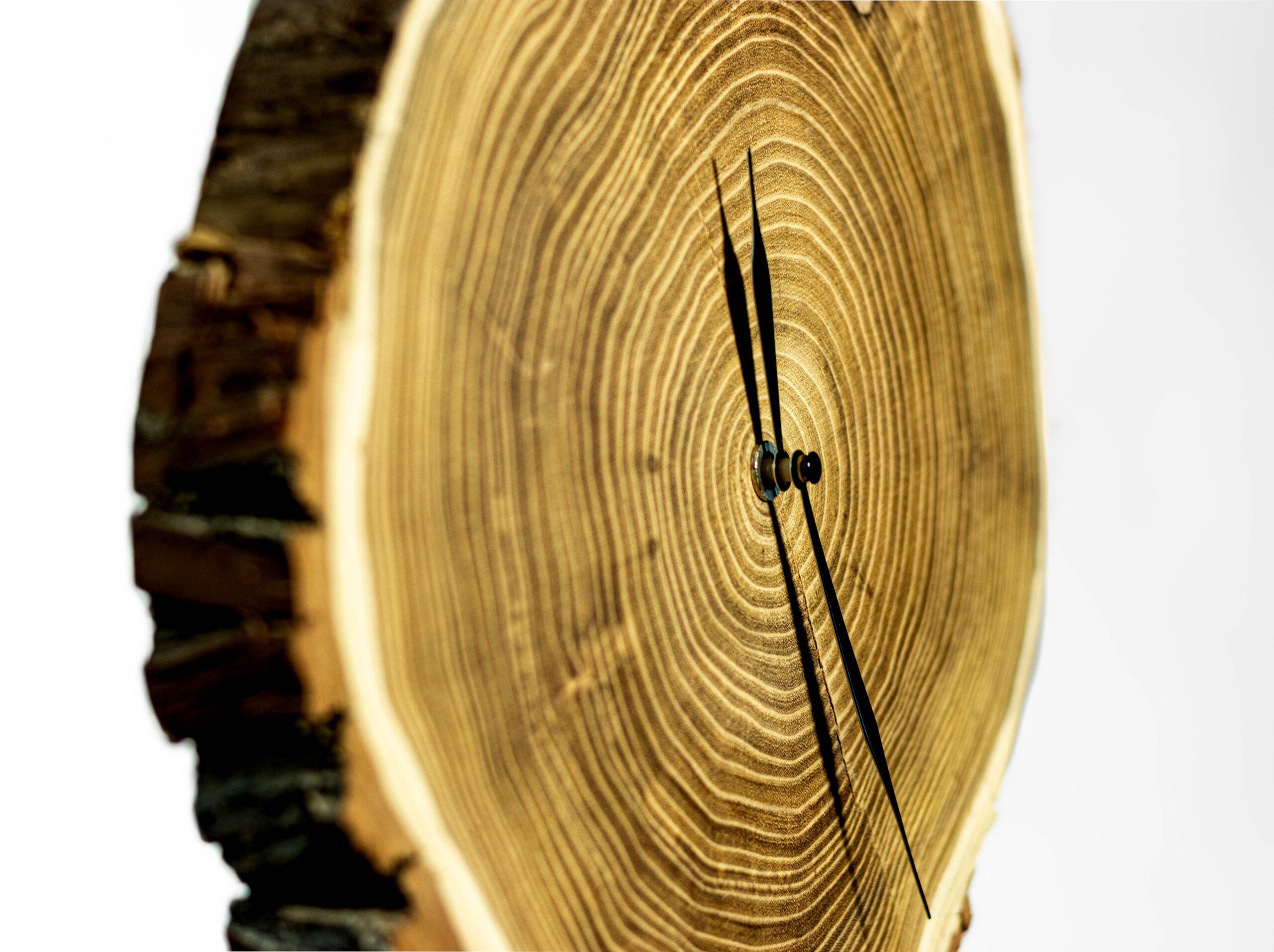 Wanduhr aus natürlicher Eichenscheibe – Bild 3