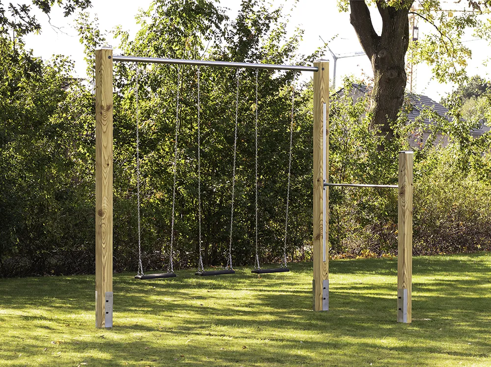 Einzel-, Doppel- oder Dreierschaukel mit Turnreck auf 90 Grad - Lärche